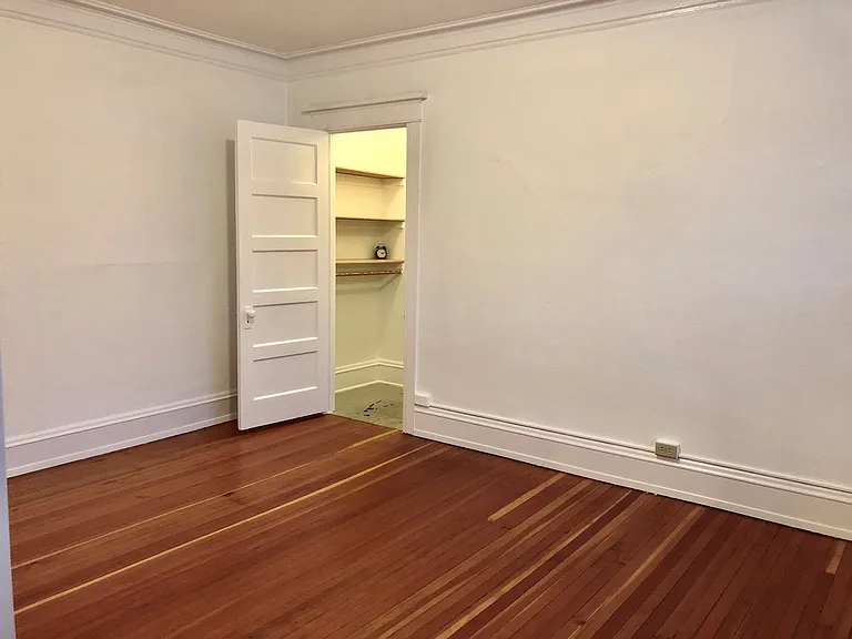 2109 NW Irving St #104 — Photo 8