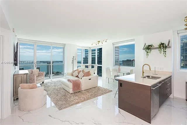 500 Brickell Ave — Photo 17