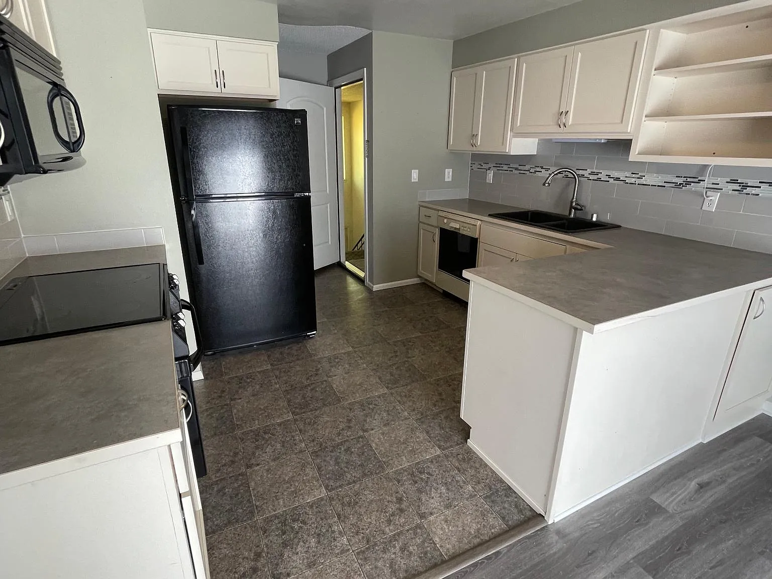 3 bed, 1250 sqft, $1,775 — Photo 1
