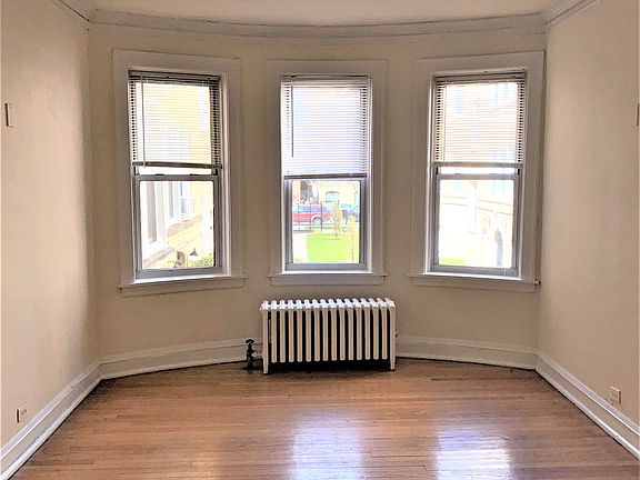 2nd image of 4439 N Wolcott Ave APT 1E