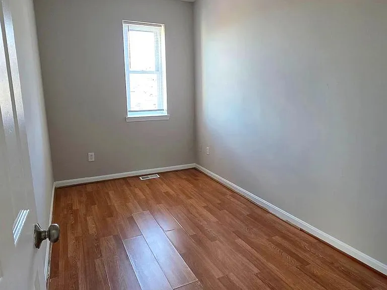 539 N Luzerne Ave — Photo 17