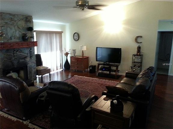 3rd image of 148 Lake Shore Dr N