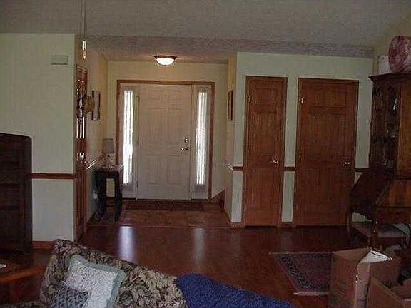 5th image of 843 Robertson Ct
