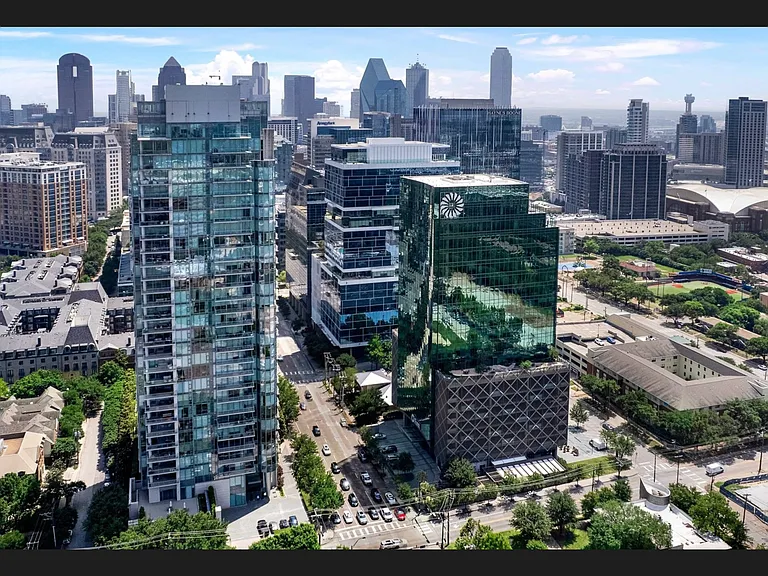 2900 McKinnon St #804 — Photo 35