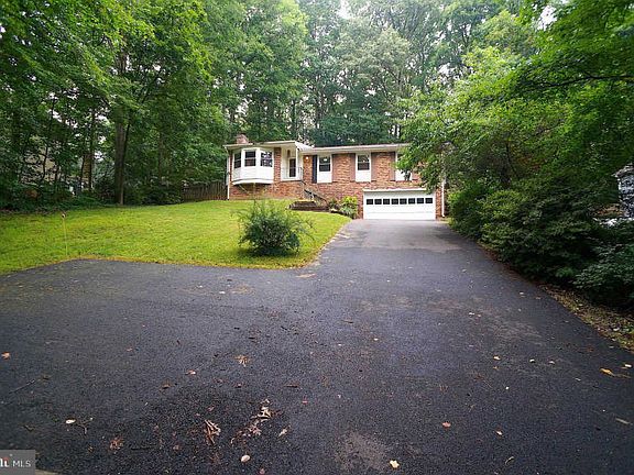 4th image of 1120 Columbus Dr