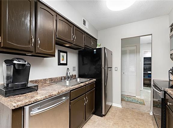 4th image of 10200 W 96th Ter APT B