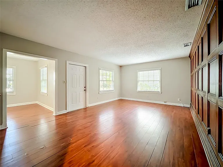 21 N Mills Ave — Photo 7