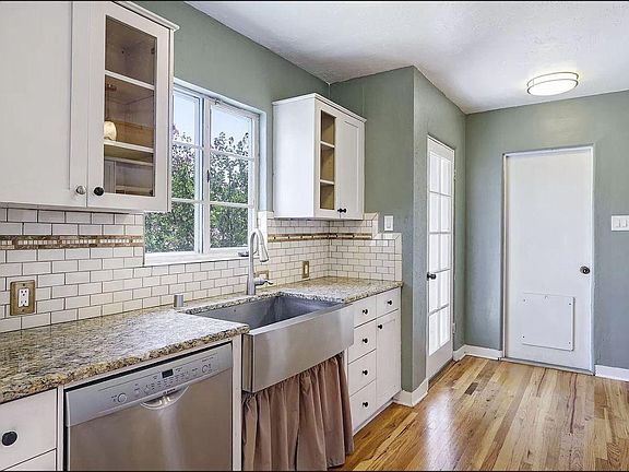 4th image of 3325 Linda Vista Ave SE