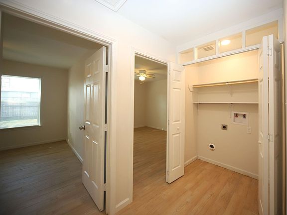 5th image of 6709 Greenhurst St #B