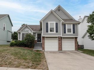 21715 W 52nd Ter, Shawnee, KS 66226