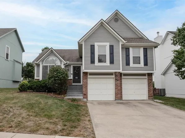 21715 W 52nd Ter, Shawnee, KS 66226