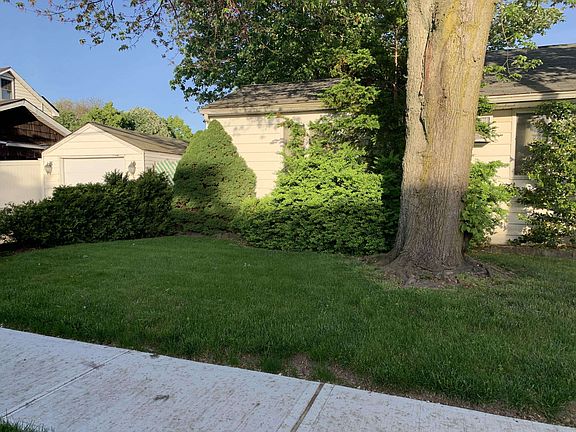 5th image of 470 Clawson St