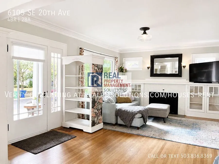 Distinctive 4-Bedroom Craftsman in Sellwood-Westmoreland with Renovated Kitchen & Baths, Fenced B... — Photo 4