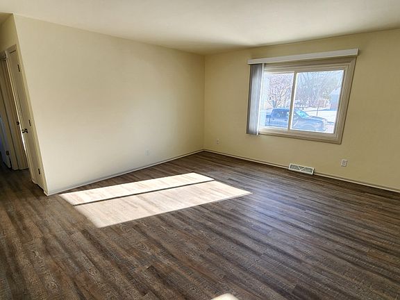 5th image of 1004 Meadow St #1006