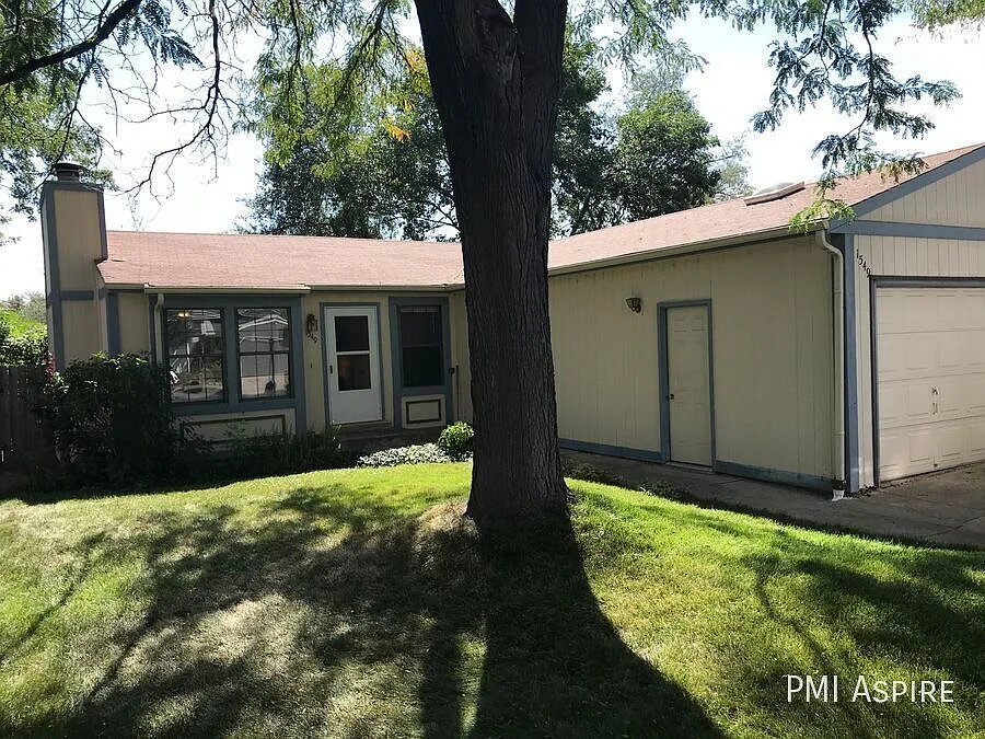 4 Bedroom 2 Bathroom House in Longmont — Photo 1