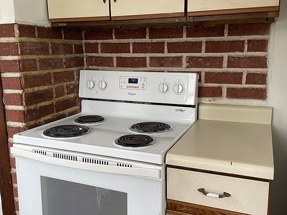 5th image of 422 Hunter St