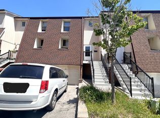 19 Yellow Birchway, Toronto, ON M2H2S9