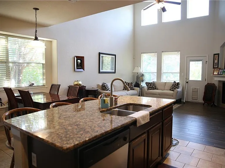 12709 Lee Park Ln — Photo 10