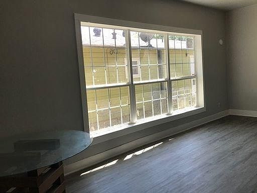 5th image of 924 Cedar St