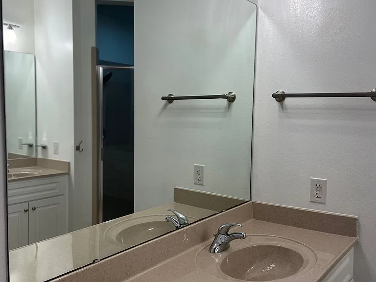 240 Brooks St SE #201-C — Photo 36