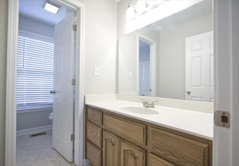 385 Louise Ln — Photo 5