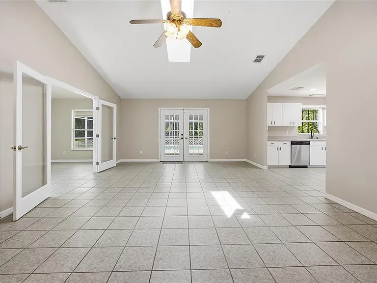 7050 NE State Road 121 — Photo 3
