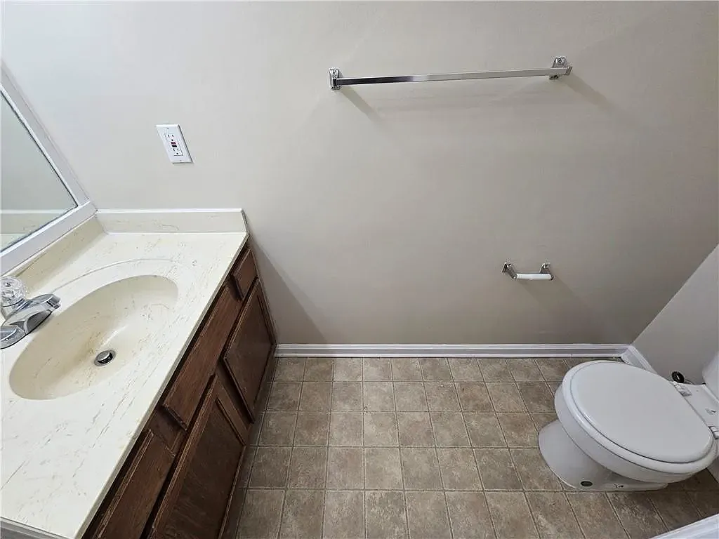 2 bed, 2.5 bath, 1098 sqft, $1,600 — Photo 3