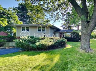 2833 Briarwood Dr E, Arlington Heights, IL 60005