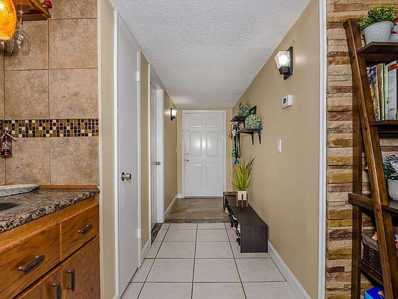2nd image of 220 N Bayshore Blvd APT 106