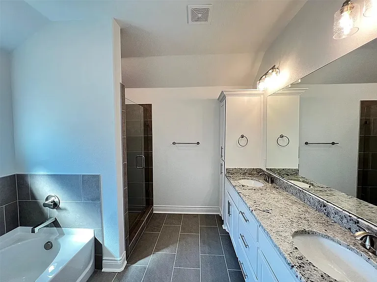 806 Greyson Ln — Photo 10