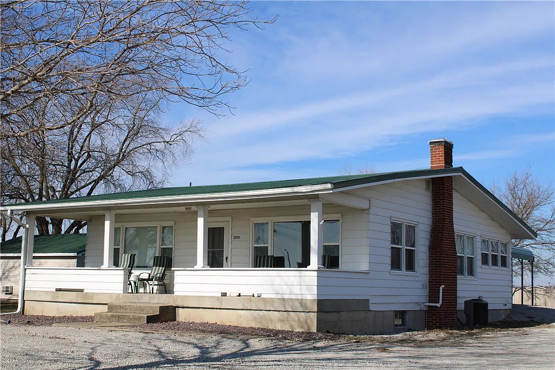 1302 N 2200 East Rd photo 1