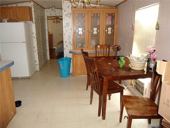 3rd image of 6922 Dillard Dr