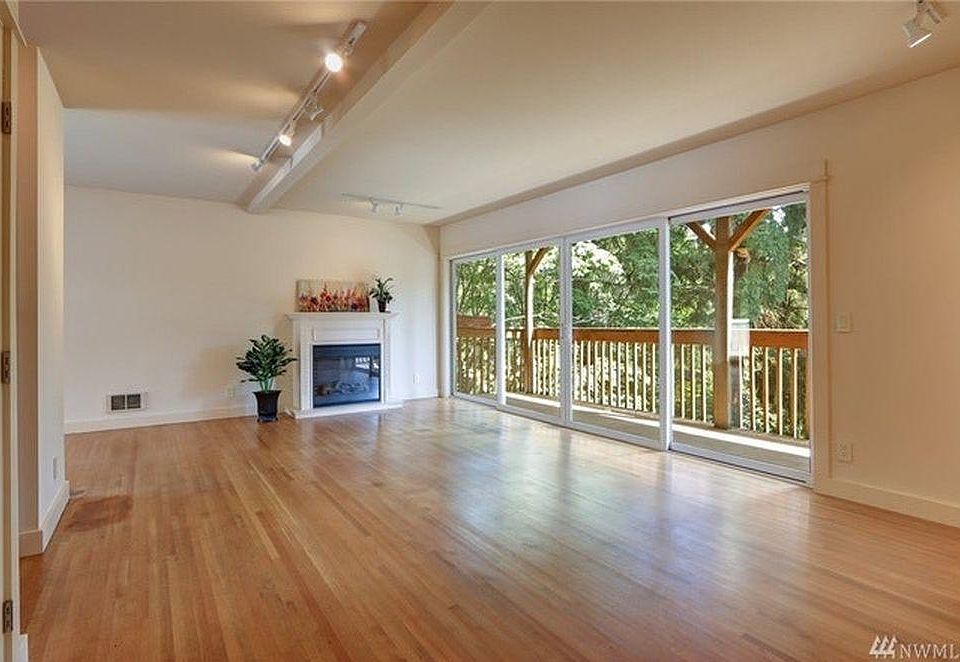 1st image of 465 Winslow Way E APT 215