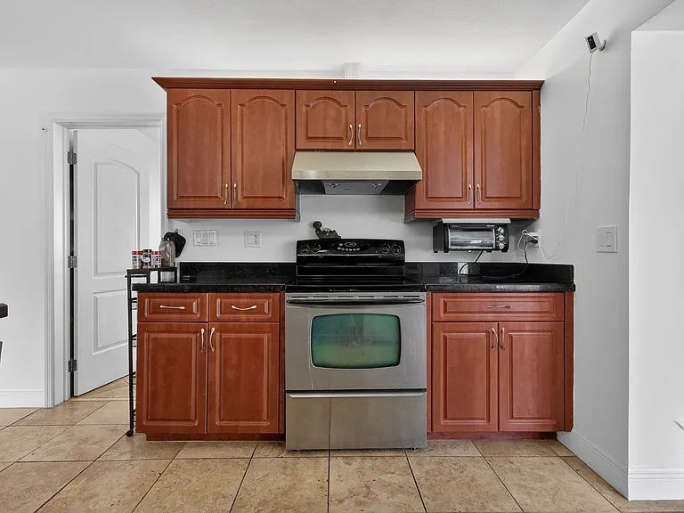 4540 SW 28th Ter — Photo 12