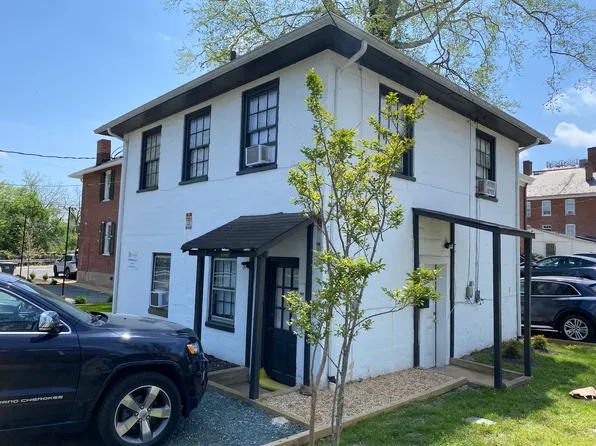 209 Chancellor St #A, Charlottesville, VA 22903