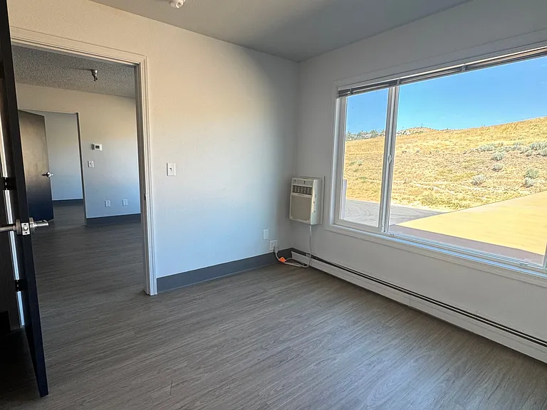Shasta Place Apartments — Photo 11