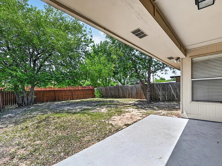 209 Glenwood Dr — Photo 32