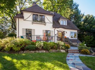 6 Glen Eagles Dr, Larchmont, NY 10538