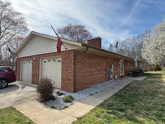 2nd image of 462 Beaumont Elm St