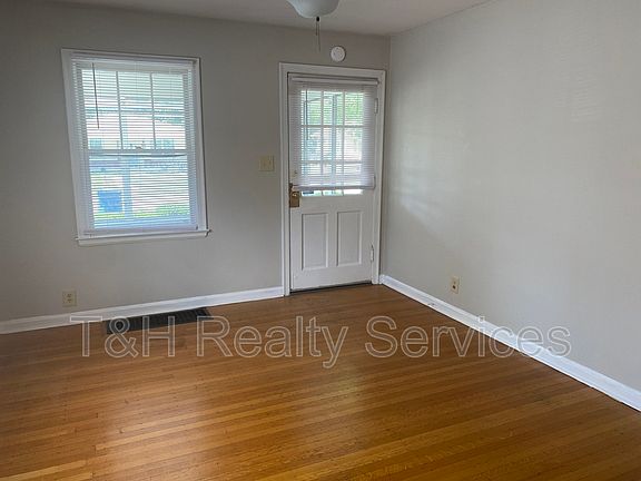 5th image of 4705 Evanston Ave