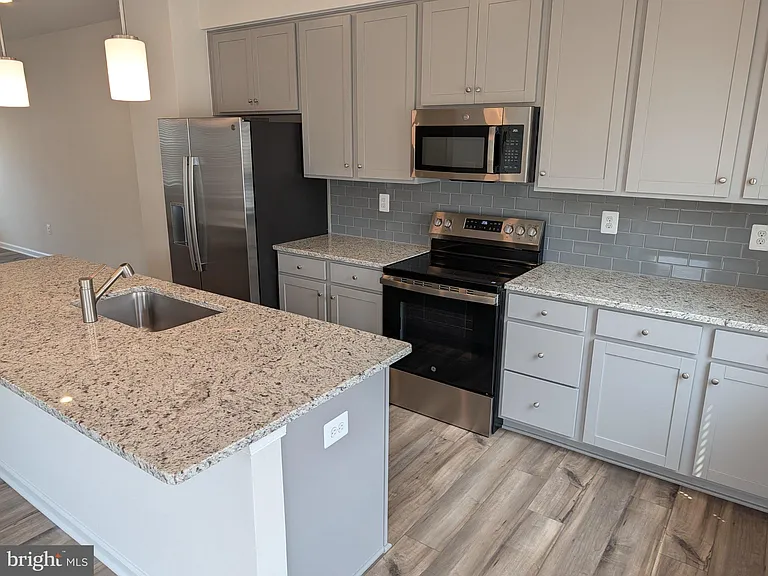 266 Swan Ave — Photo 15