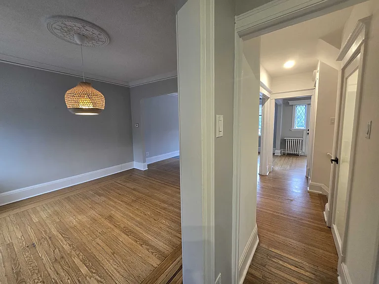 1047 Main St E #1 — Photo 14