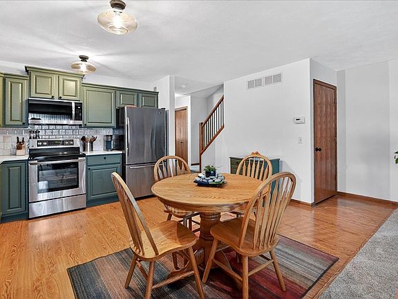 3rd image of 2341 Effingham Way