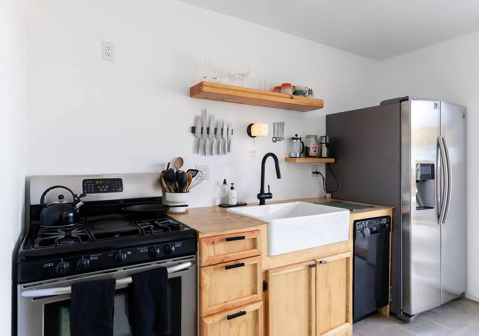 Beautiful 3-Bedroom, 2-Bath Home in Joshua Tree fully furnished — Photo 3