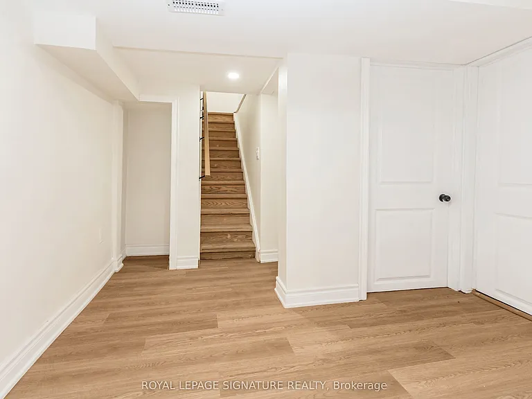 377 Adelaide Ave W — Photo 22