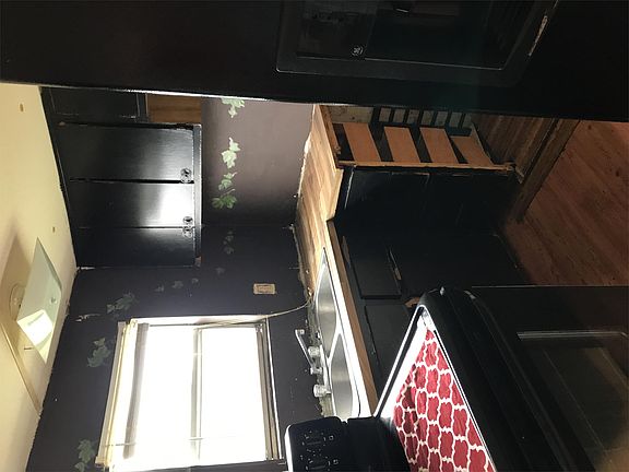 2nd image of 422 N Lillian St