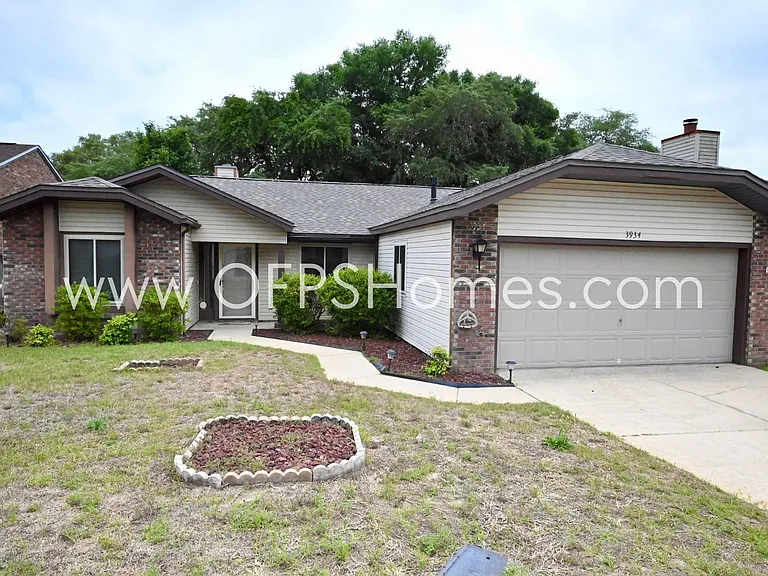3934 Balsam Dr — Photo 2