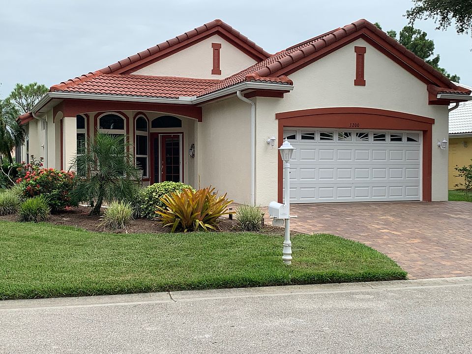 POOL HOME! 2 BED, PLUS DEN!