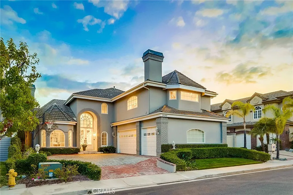 5 bed, 4.5 bath, 3883 sqft, $14,500 — Photo 2