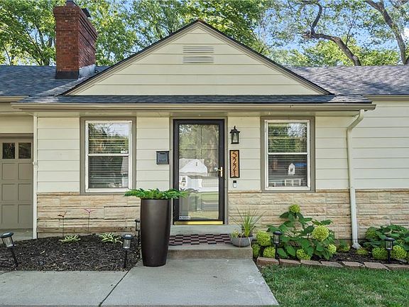 3rd image of 5221 Juniper Dr